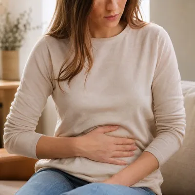 Pessoa com barriga inchada